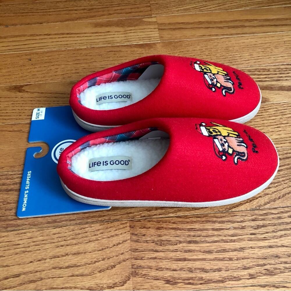 Life Is Good Red Slippers Festive Dog Cat Peace Design Women’s Size M (7-8) NWT - Picture 4 of 7